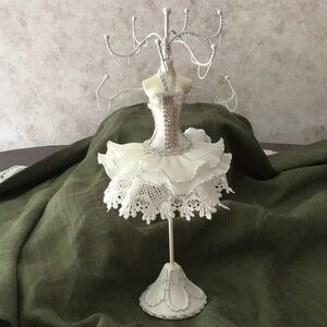 Gorgeous Embellished Jewelry Tree The dress is spectacular.  14 1/4 “ high White